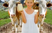 Study: Consuming Unprocessed High-fat Cow’s Milk Protects Against Asthma