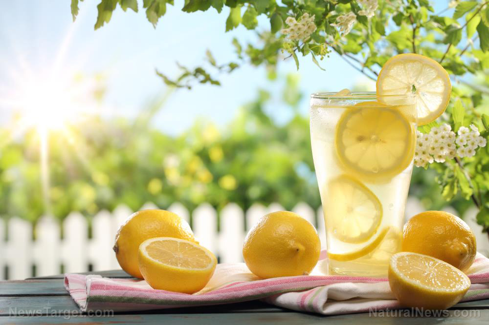 Healthy habits: 6 Reasons to drink more lemon water